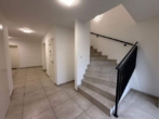 Treppenhaus - Zentrum! Stilvolle KfW 40 EE Neubau OG-Wohnung Nr. 8 in Ostrhauderfehn! mit Stellplatz und Balkon
