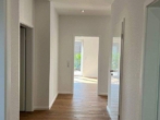 Flur mit Vinylboden - Schlüsselfertige Neubau Doppelhaushälfte zu verkaufen!
